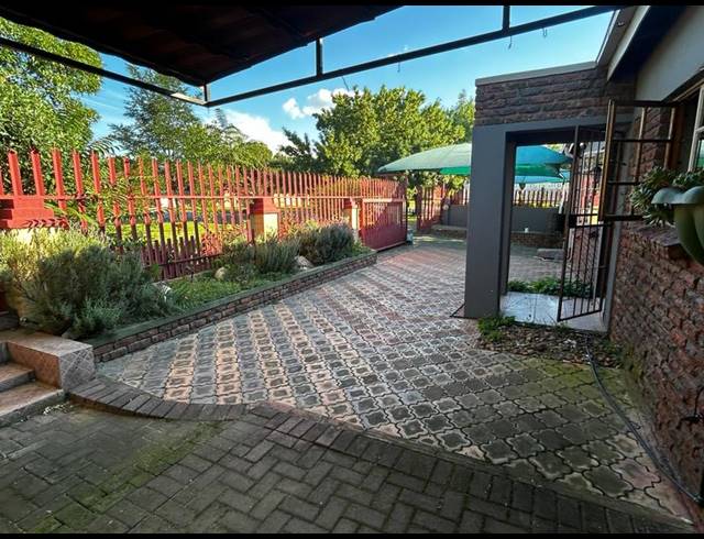 2 BEDROOM TOWNHOUSE FOR SALE IN MEYERVILLE